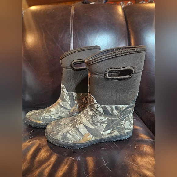 Womens sz 9 camo rubber boots - Picture 1 of 3